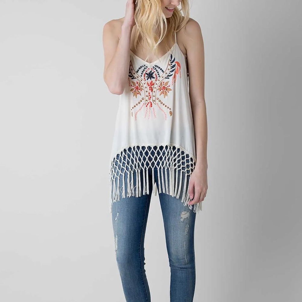 Gimmicks by BKE Beaded Macrame Embroidered Fringe Tank Top Women’s Size Medium